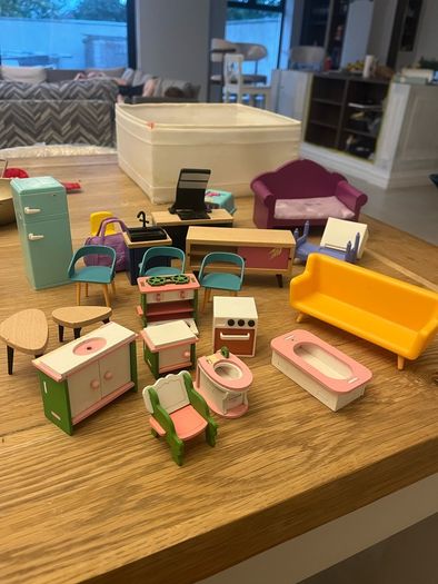 Dollhouse furniture