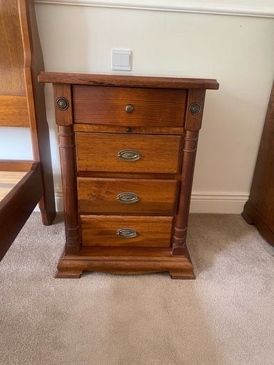 King size sleigh bed and 2 side cabinets