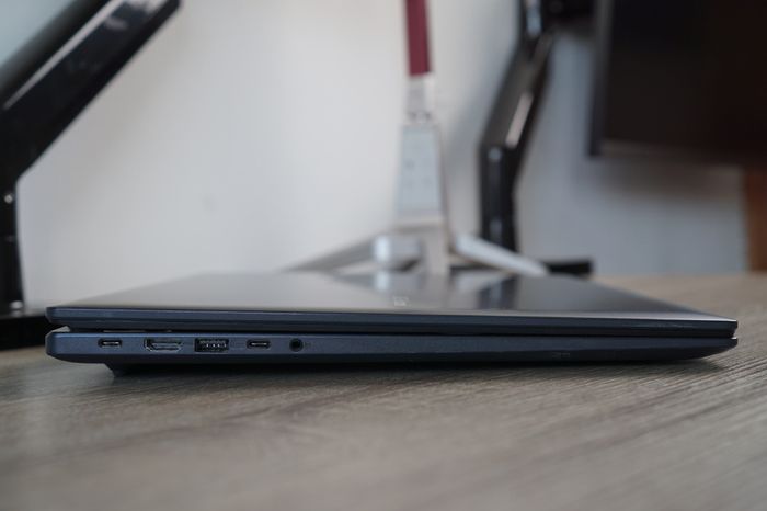 Asus Vivobook 18.4" 144Hz | Ryzen 7 260 | 16GB  | 1tb Ssd
