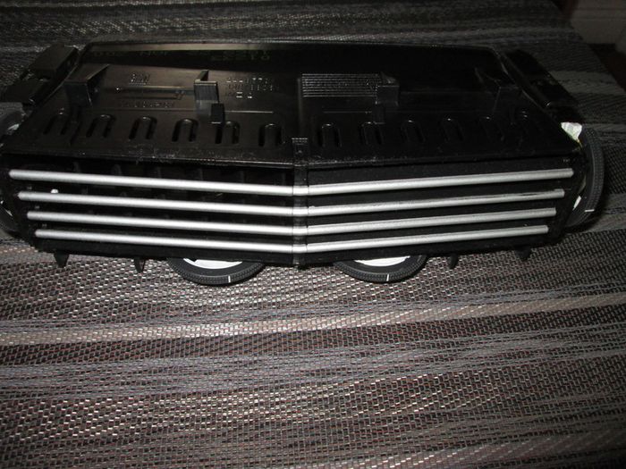 Opel Astra H Central Vent Grill