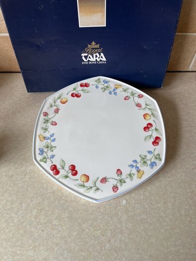 Royal Tara 2?Hexagonel Cake plates as New