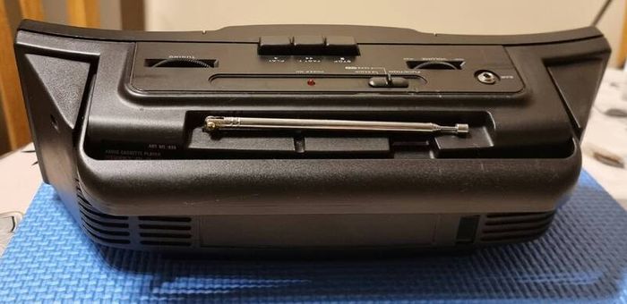 Radio cassete player, works perfect only with battery, see the pictures, China.