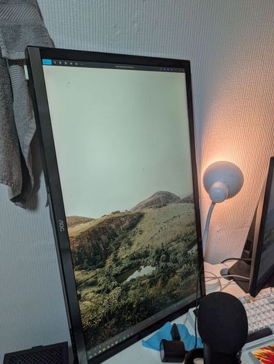 AOC 2k Gaming Monitor CQ27G4X + additional AOC 4k monitor