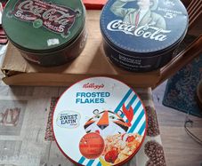 Vintage style Tins 2 Coca Cola and 1 Kellogg's Frosted Flakes Tins price is for 1, The Kellogg's is SOLD Tins PRICE is for 1 ONLY Postage Available or Collection,