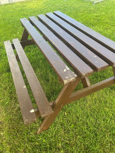picnic table
