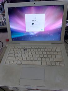 Another vinyage Apple MacBook, has an account, no Battery or charger, no 4 key missing, in very good condition otherwise