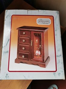 BNWT - The vintage musical wooden jewellery cabinet