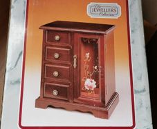 BNWT - The vintage musical wooden jewellery cabinet