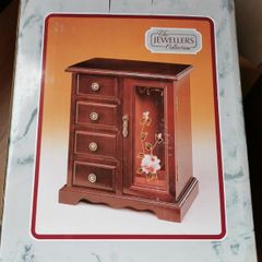 BNWT - The vintage musical wooden jewellery cabinet