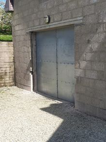 Doors / gates  - heavy steel
