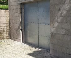 Doors / gates  - heavy steel