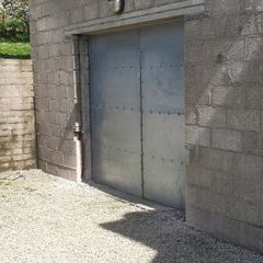 Doors / gates  - heavy steel