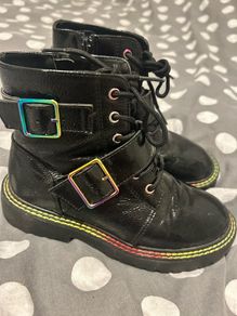 Girls Black boots UK 1