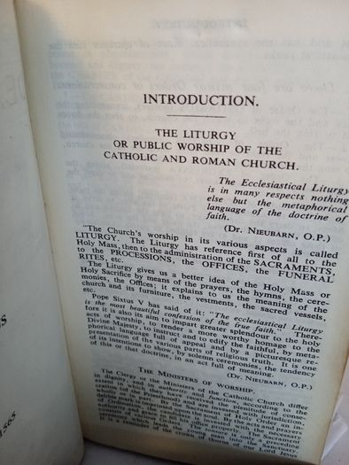 The Ideal Missal for All Sundays and the Principal Feasts of the Year: Containing Moreover a Collection of approved Prayers Compiled from the Best Sources in Accordance with all the Recent Pontifical Decrees, 1951 (PT262)