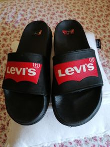 Levi  flipflops