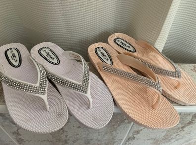 2 Pairs Low wedge Flip Flops