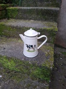Cow enamel pot postage possible