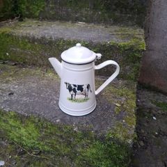 Cow enamel pot postage possible