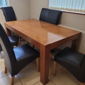 Solid kitchen table