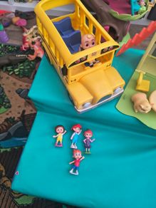 Cocomelon Wheels on the Bus music bus