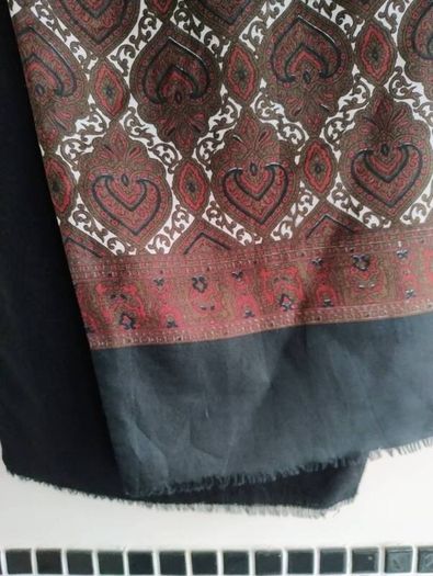 Vintage unisex Belvedere Wien Vienna silk scarf with cotton lining paisley design circa 1970's made in Austria 120cm x 27cm in very good condition and has been well cared for FREE STANDARD POSTAGE INCLUDED
