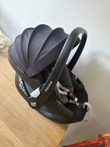 Maxi - Cosi pebble car Seat and 2 Bases