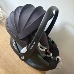 Maxi - Cosi pebble car Seat and 2 Bases