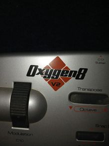 Oxygen8 v2 midi keyboard