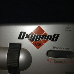 Oxygen8 v2 midi keyboard