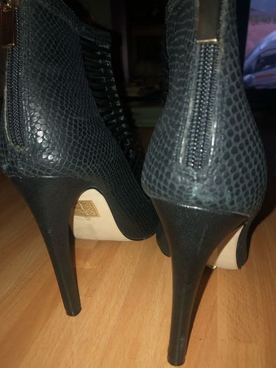 size 6 River Island strappy with gold toe tips