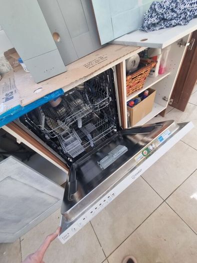 Integrated Indesit Dishwasher