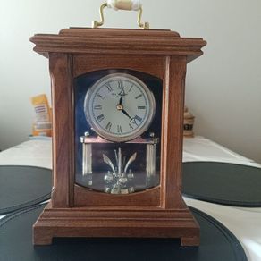 Mantel clock