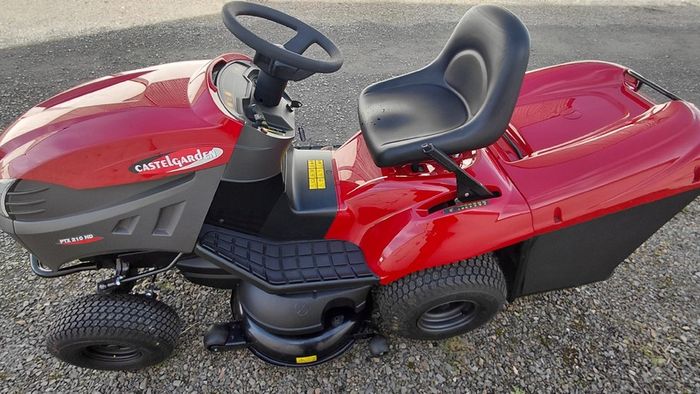 Castlegarden PTX 210 HD "40" Ride on Lawnmower .. like new . Perfect condition . Used only a couple of times
