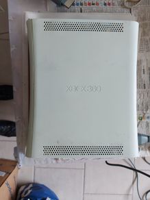 XBOX 360 Console, Powers on with Power Button flashing, disk tray not opening, being sold for parts or repair