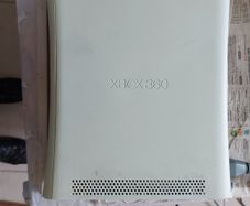 XBOX 360 Console, Powers on with Power Button flashing, disk tray not opening, being sold for parts or repair
