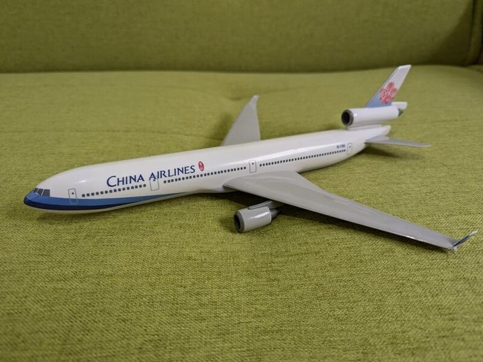 China Airlines 1:200 scale model airplane, MD-11 aircraft