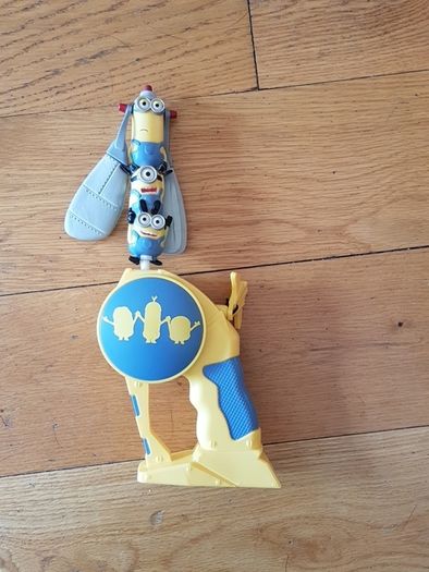 Flying Heroes Despicable Me Hand Launcher