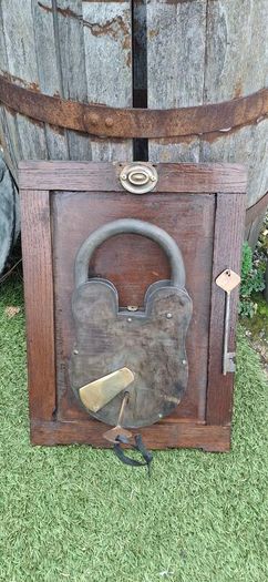 Oversize working lock