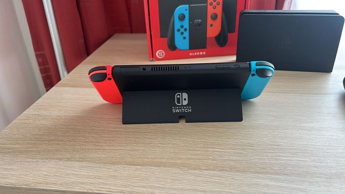 Nintendo Switch OLED (Neon Blue/Red) + Mario Kart 8 Deluxe + Super Mario Bros. W