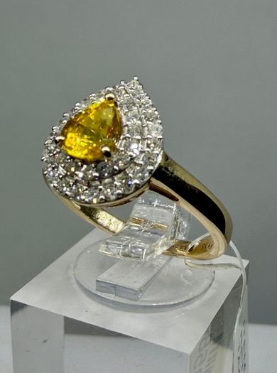 Gold Luxuriant 9K Yellow Gold AAA Loop Clean Chantaburi Yellow Sapphire & Lab Grown Diamond