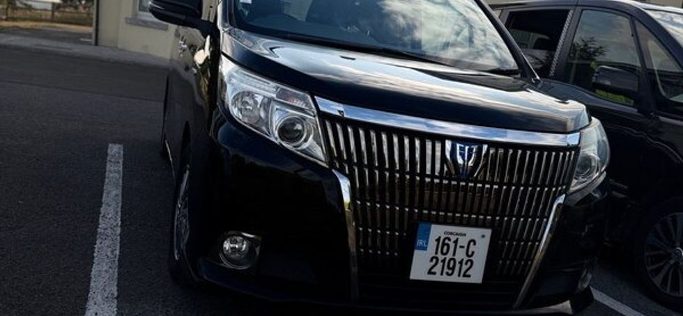 Toyota Esqaire 2016
