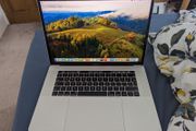 Apple MacBook Pro 15 2017 2.8ghz i7 16gb ram 256gb SSD Logic pro Final Cut Office