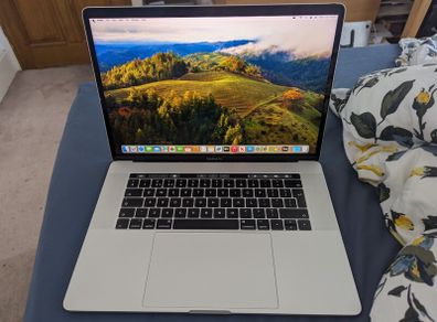 Apple MacBook Pro 15 2017 2.8ghz i7 16gb ram 256gb SSD Logic pro Final Cut Office