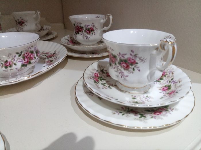 21 piece Tea Set Royal Albert Lavender Rose Pattern Bone China