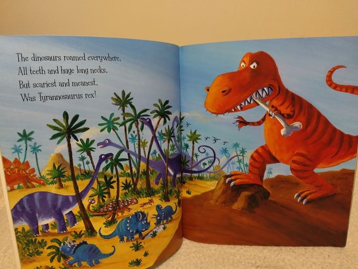 ALIENS LOVE UNDERPANTS children,s books by Claire Freedman