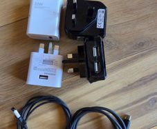 4 chargers 2 usb c cables