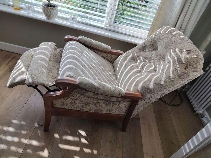 Single recliner and double couch set