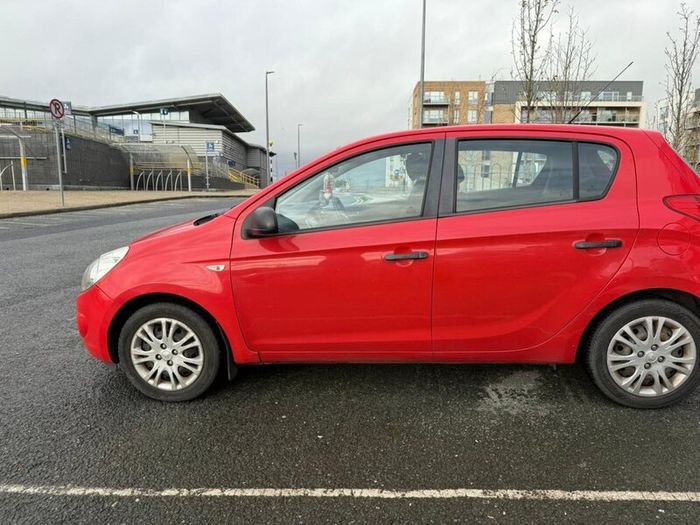 2011 Red Hyundai i20 (Price Negotiable)