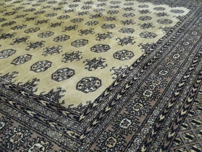 P.ersian Buchara Rug 2.85 x 1.90m (BUC12)