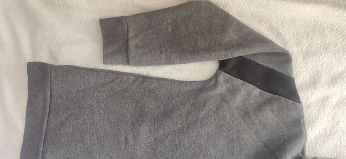 Nike Air Junior 1/4 Zip Hoodie Grey/Black.  Size L (147-158cm)